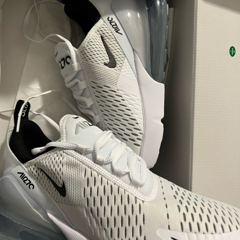 Christmas gift gone wrong. Never worn.